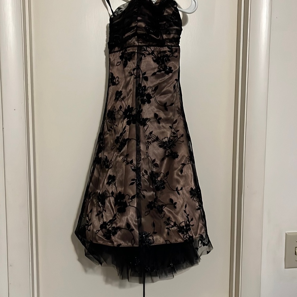 Black lace gold dress by Blondie, women, size 5. Length 2ft long 1 in. Lace